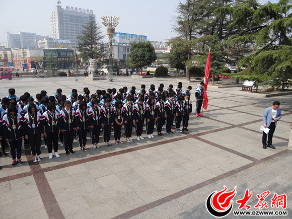 帅猛 通讯员  盖晓宇)4月3日上午,单县第二中学组织师生代表80余人